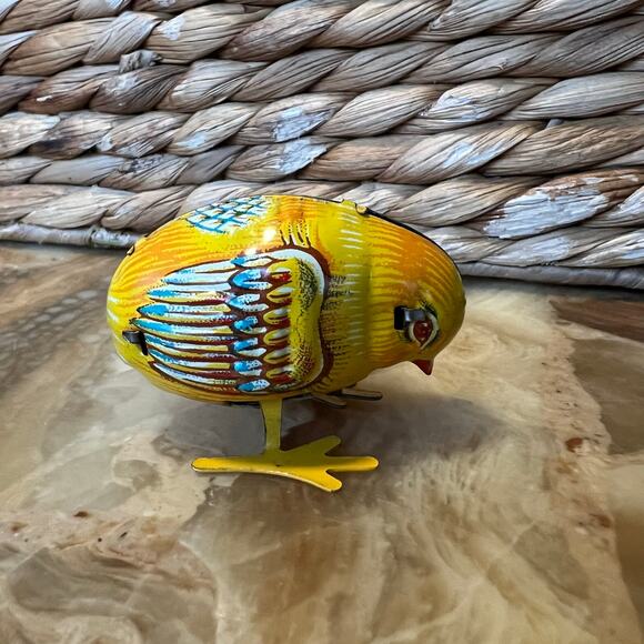 Wind Up Chickie Toy - Picture 1 of 5